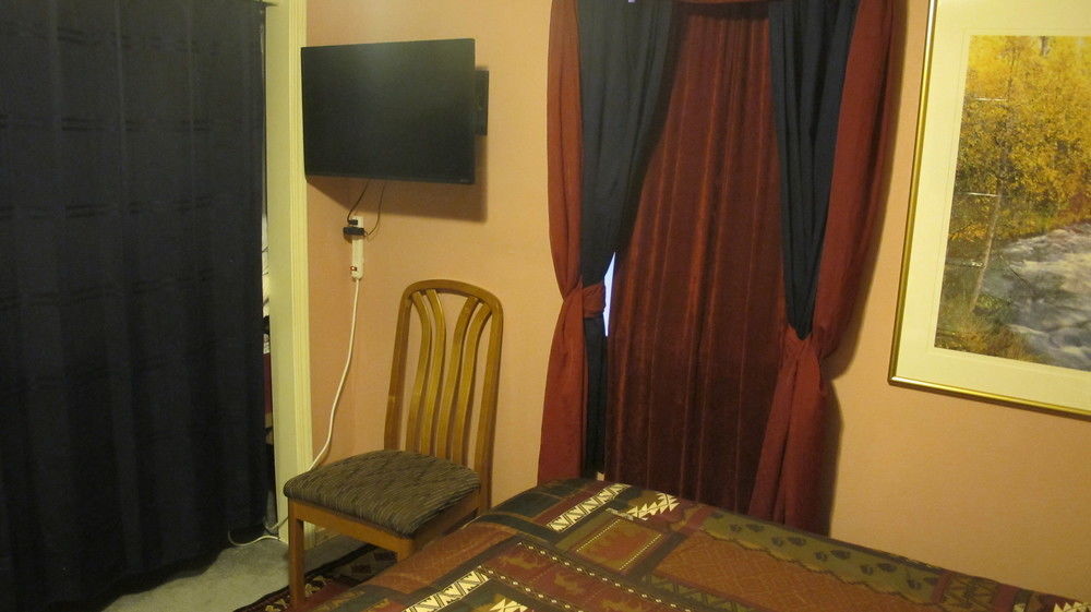 Frenchy'S Adventure Bed And Breakfast Anchorage Exterior photo