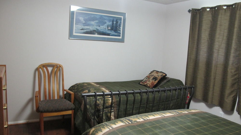 Frenchy'S Adventure Bed And Breakfast Anchorage Exterior photo